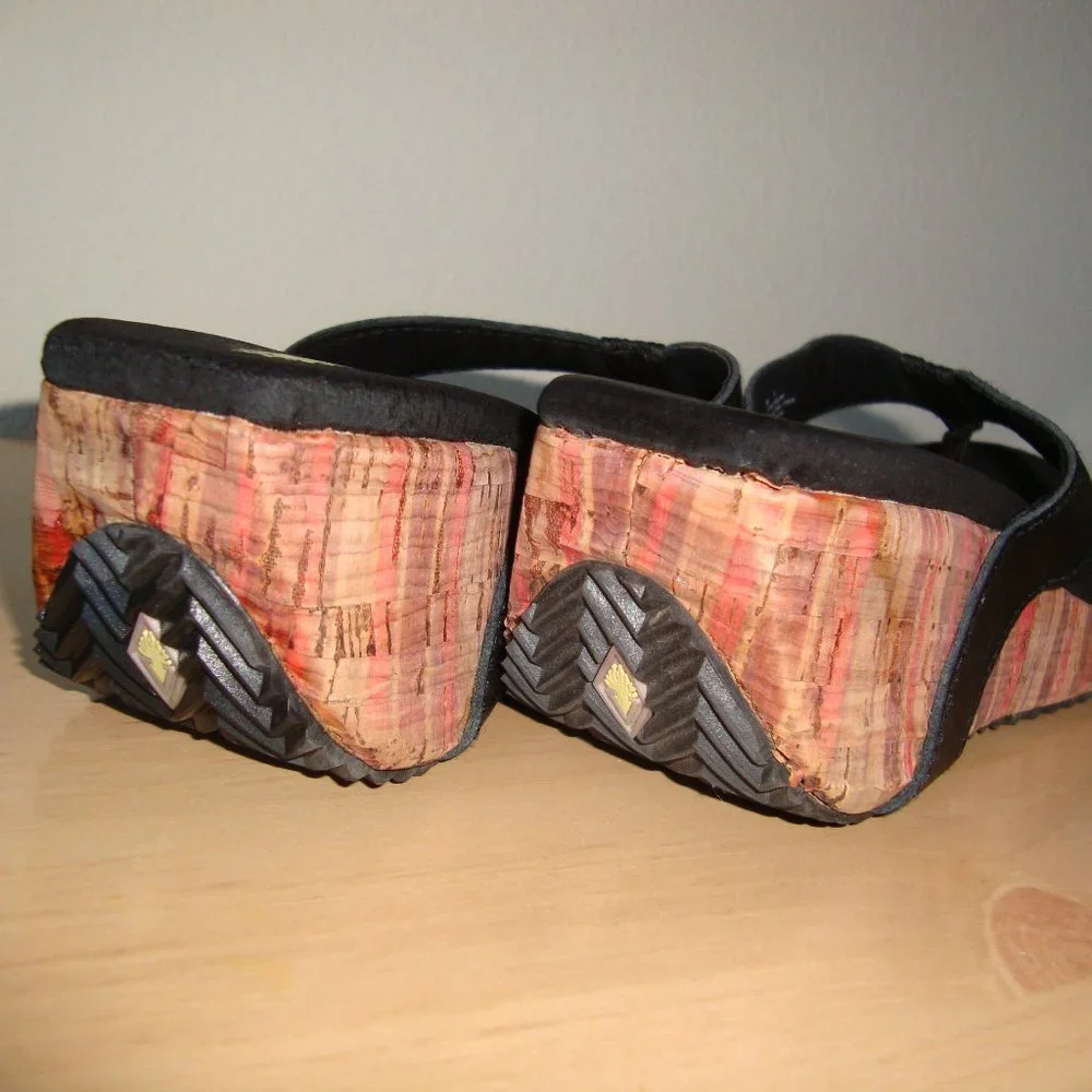 Volatile Platform Flip Flops - Picture 3 of 6